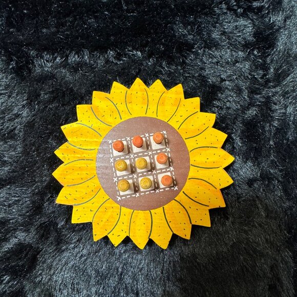 Handmade Wooden Sunflower Tic Tac Toe Board Game With Pegs - Picture 1 of 5